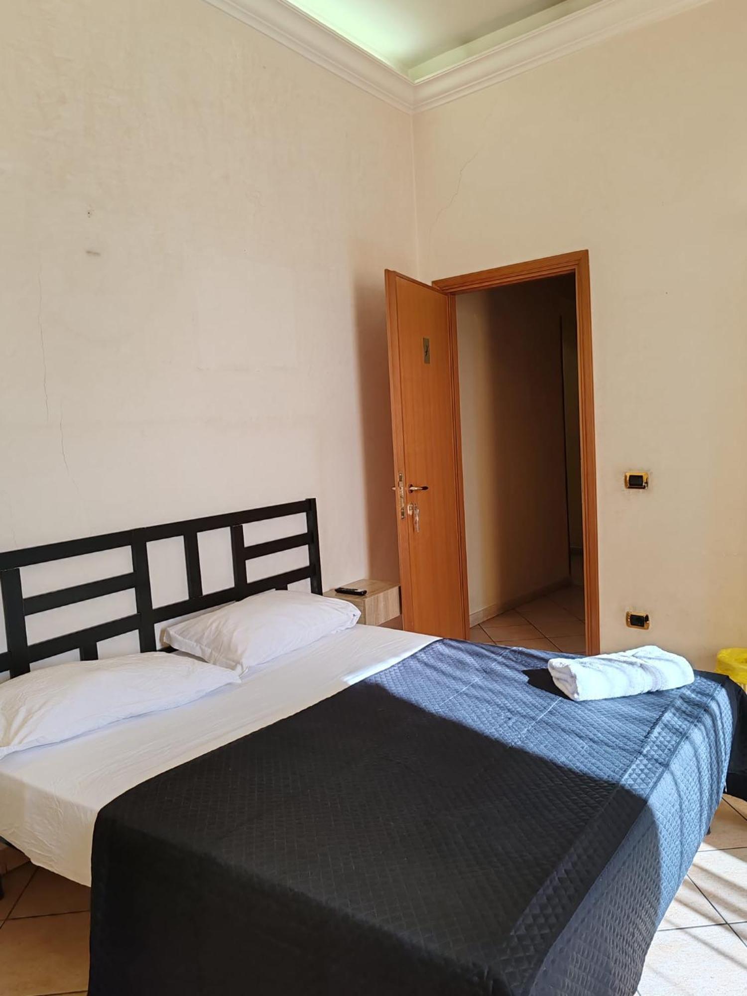B&B Piazza Ragusa Рим Екстериор снимка