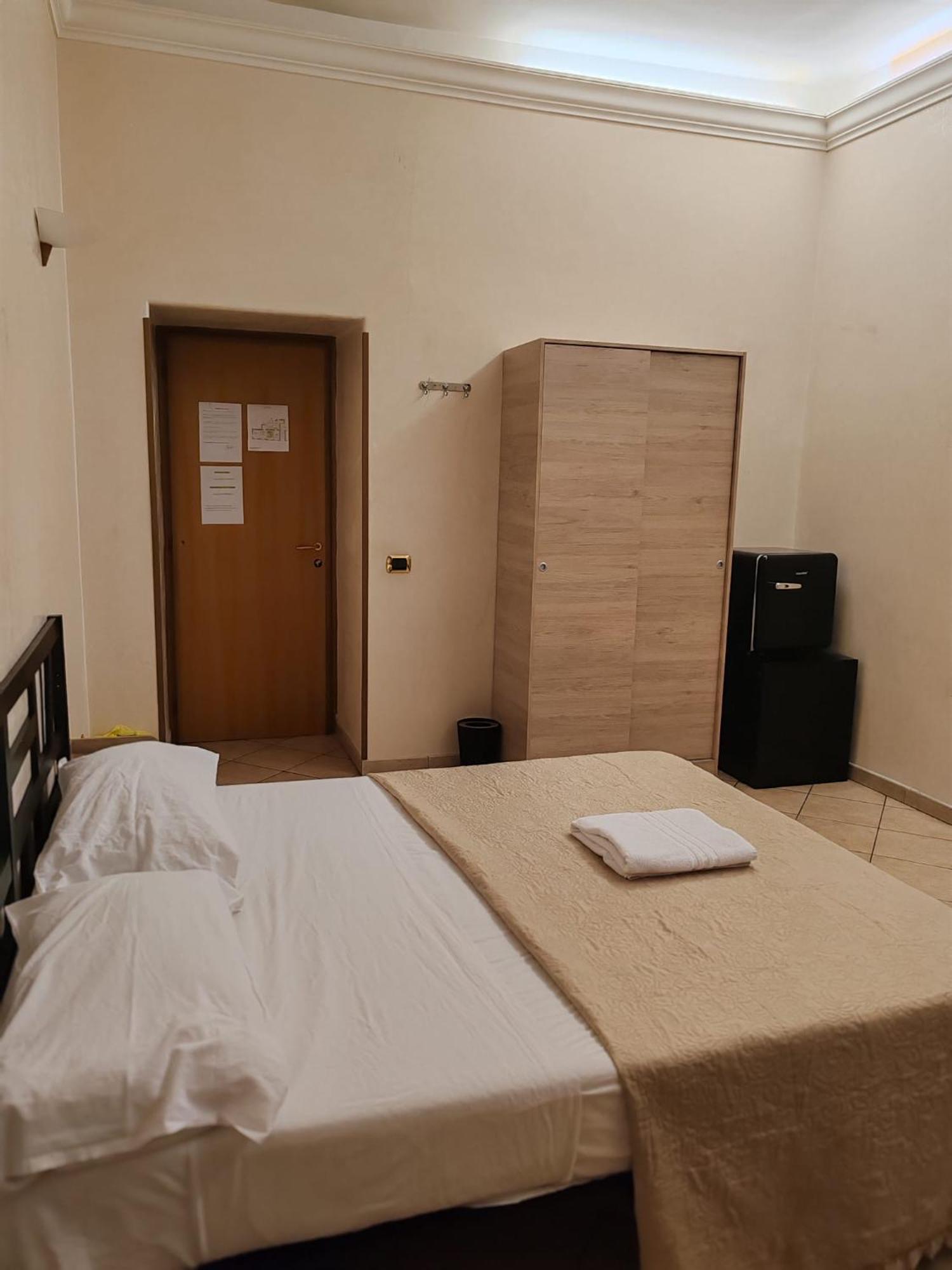 B&B Piazza Ragusa Рим Екстериор снимка